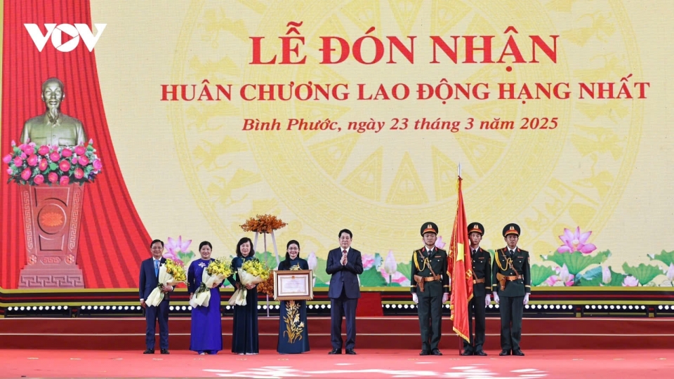 Binh Phuoc receives Labour Order on 50th Liberation Day.jpg
