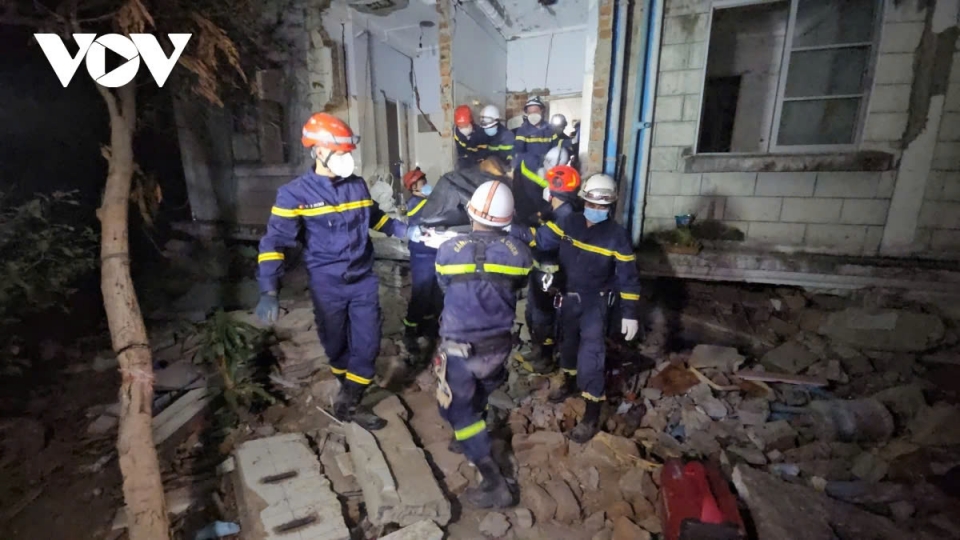 Body of Myanmar boy retrieved from rubble by Vietnamese rescue workers.jpg