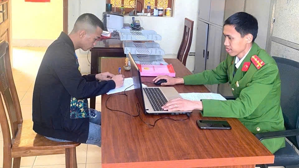 Chinh khai nhận_ Do lười lao động, không có việc làm ổn định nên đã nảy sinh ý định lừa đảo chiếm đoạt tài sản của chị C.jpg