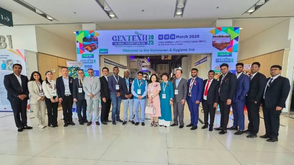 Delegates attend GENTEXH 2025 exhibition.jpg