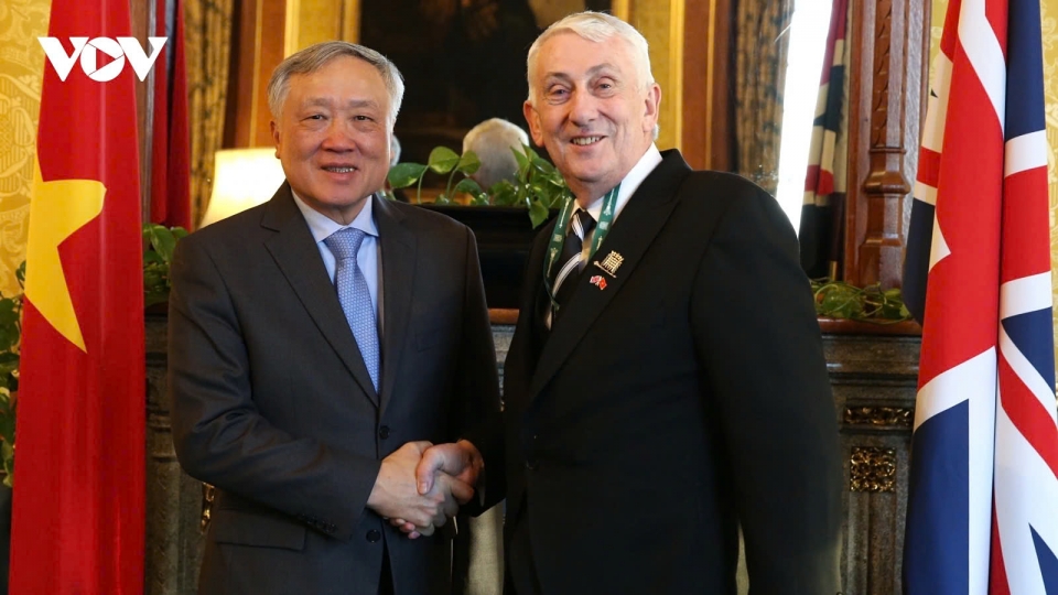 Deputy PM Nguyen Hoa Binh and UK House of Commons Lindsay Hoyle.jpg