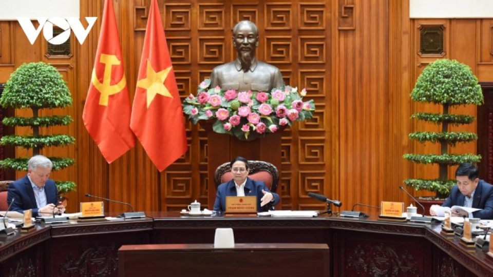 PM Chinh chairs the meeting.jpg