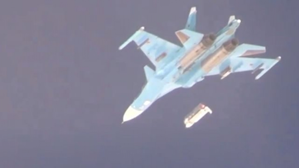 Tiêm kích Su-34 của Nga dội bom lượn công phá điểm tập kết binh sỹ Ukraine