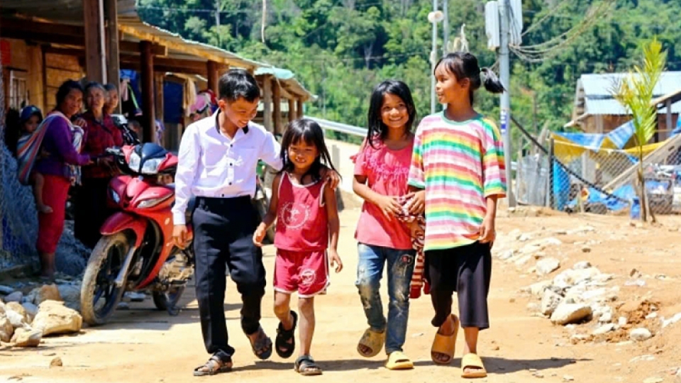 Students in mountainous localities still need community asistance to access learning services. 1.jpg