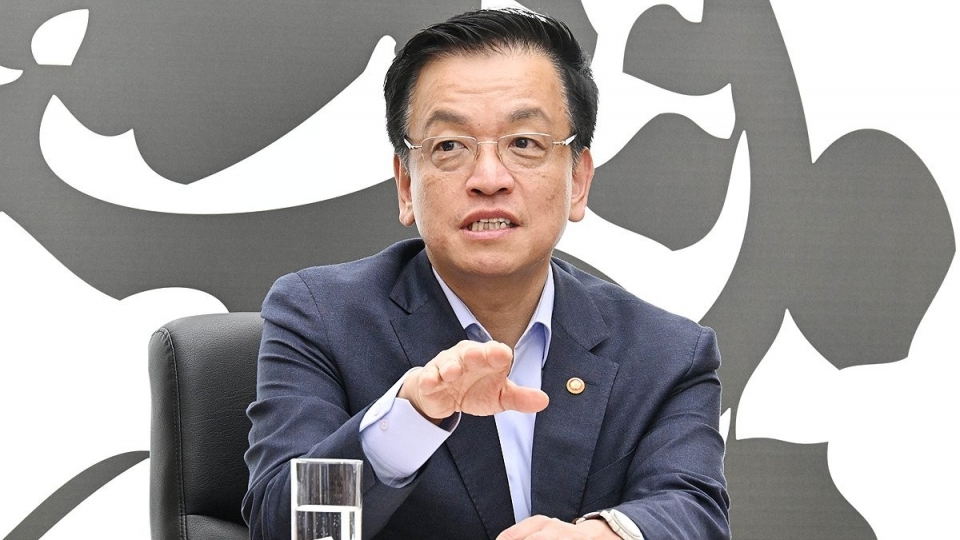 Tổng thống tạm quyền của Hàn Quốc Choi Sang-mok (ảnh Yonhap News) (1).jpg