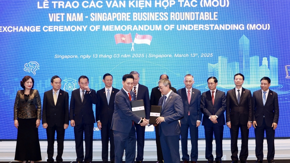 Vietnam Airlines and ST Engineering Aerospace sign MoU.jpg