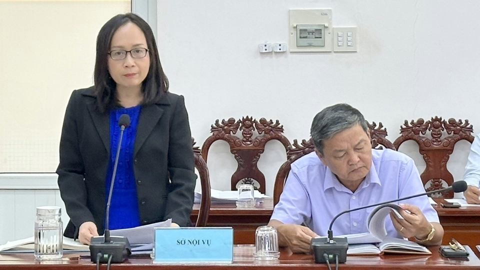 ba_nguyen_thi_hong_hanh_pho_giam_doc_so_noi_vu_can_tho_bao_cao_tai_buoi_giam_sat_20250312094301.jpg