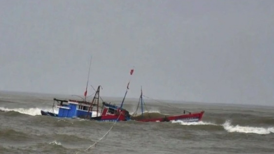 One found, three missing after fishing boat sinks off Nghe An