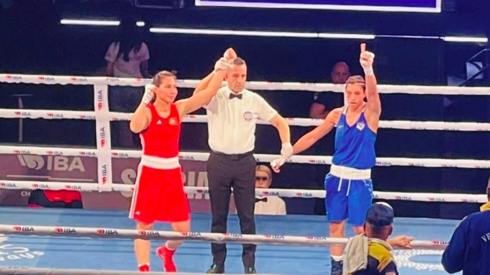 Two Vietnamese female boxers advance to world championships quarter-finals for first time