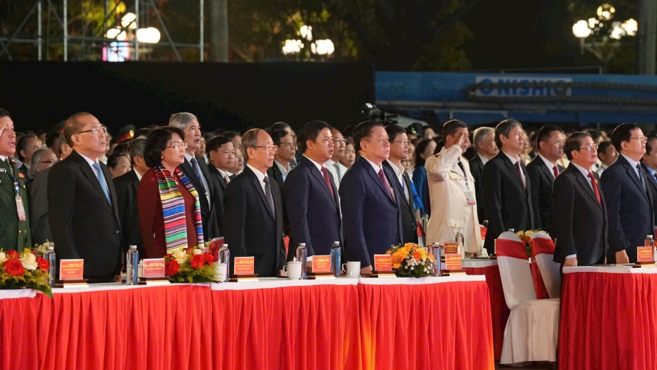 cac-dai-bieu-trung-uong-va-dia-phuong-cac-tuong-linh-lanh-dao-va-nguyen-lanh-dao-tinh-quang-nam-quan-khu-5-cac-tinh-ban-va-nhan-dan-du-le-ky-niem.-.jpg