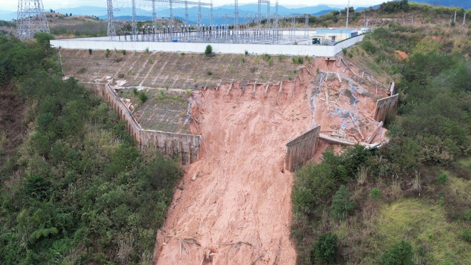 can_khac_phuc_sat_lo_tai_tram_cat_220kv_1.jpg