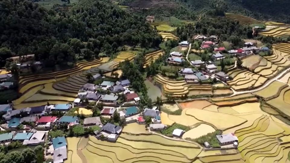cap_uy_chinh_quyen_cac_cap_huyen_sin_ho_dang_no_luc_tung_ngay_quyet_tam_hoan_thanh_viec_xoa_nha_tam_dung_tien_do_trong_nam_2025.jpg
