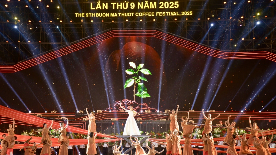 chuong_trinh_nghe_thuat_khac_hoa_hanh_trinh_vuon_toi_thanh_cong_va_khang_dinh_vi_the_cua_buon_ma_thuot_do_thi_thu_phu_ca_phe_trung_tam_vung_tay_nguyen.jpg