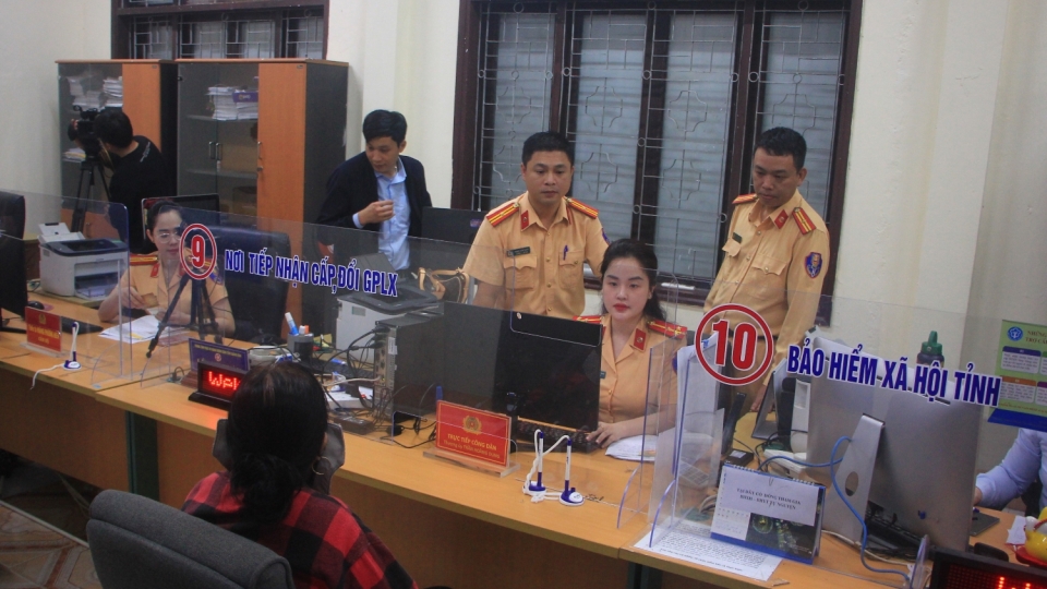 cong_an_tinh_quang_binh_tiep_nhan_nhiem_vu_cap_doi_giay_phep_lai_xe.jpg