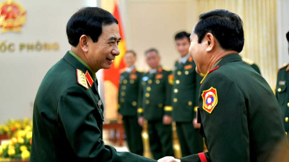 dai_tuong_phan_van_giang_tiep_tan_tong_tham_muu_truong_qdnd_lao.jpg