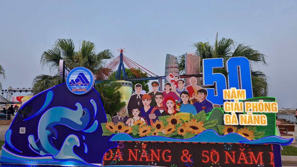 dieu_hanh_xe_hoa_tren_duong_pho_da_nang.jpg