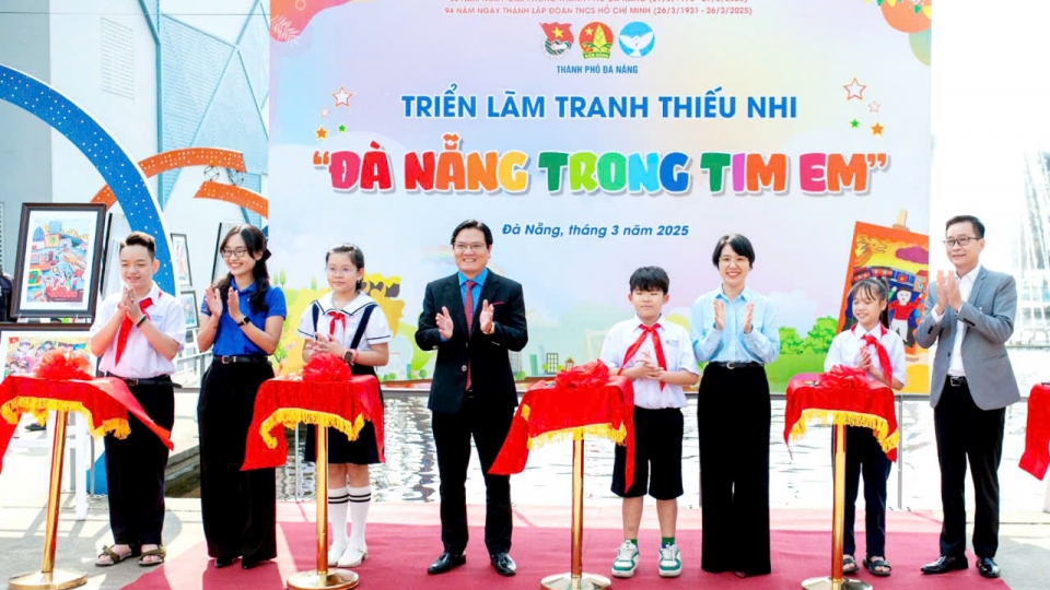 khai_mac_trien_lam_tranh_thieu_nhi_da_nang_trong_tim_em.jpg