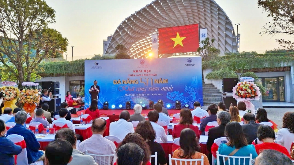 khai_mac_trien_lam_voi_chu_de_da_nang_50_nam_-_khat_vong_vuon_minh._1.jpg