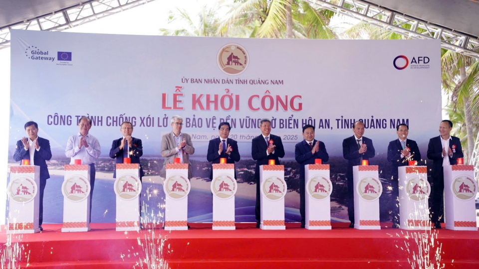lanh_dao_tinh_quang_nam_va_dai_dien_co_quan_phat_trien_phap_va_lien_minh_chau_au_thuc_hien_nghi_thuc_nhan_nut_khoi_cong_cong_trinh.jpg