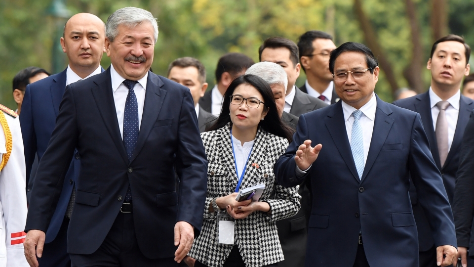 le_don_thu_tuong_kyrgyzstan_2.jpg