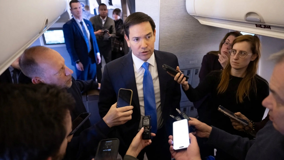 ngoai truong My Rubio tra loi phong van ve Ukraine khi bay sang Saudi Arabia -loeb.jpg