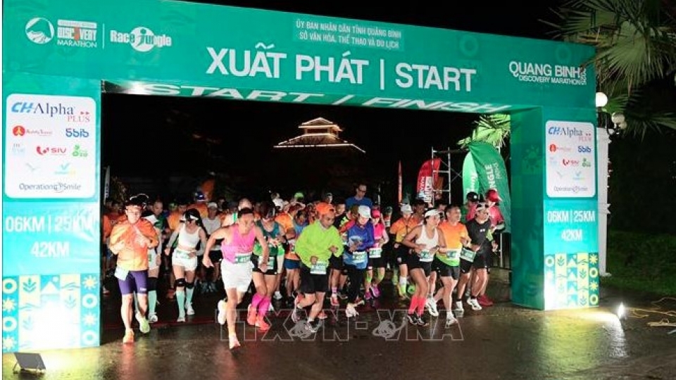 Nearly 1,300 runners join in Quang Binh Discovery Marathon 2025