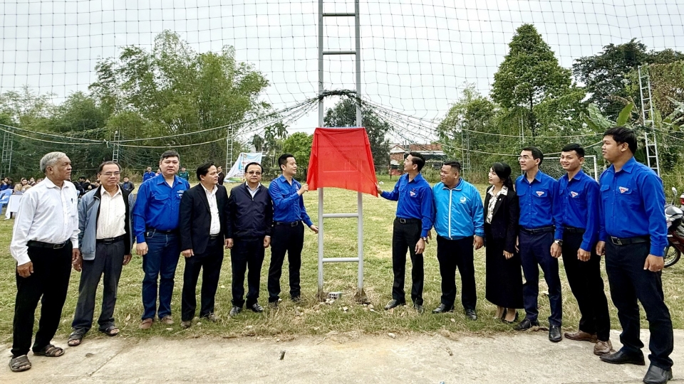 thanh_doan_da_nang_hoi_lien_hiep_thanh_nien_phoi_hop_cong_ty_tnhh_mtv_dien_luc_da_nang_khanh_thanh_cong_trinh_chieu_sang_tai_san_the_thao_thon_cam_ne_xa_hoa_tien_huyen_hoa_vang.jpg