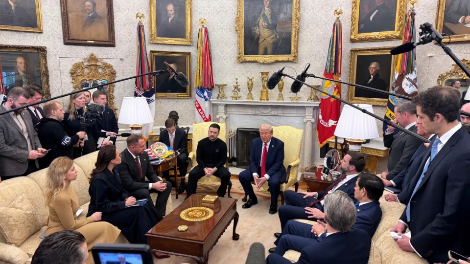 tong_thong_my_donald_trump_gap_tong_thong_ukraine_volodymyr_zelenskyy_tai_nha_trang_ngay_28_thang_2_nam_2025._anh-ap.jpg
