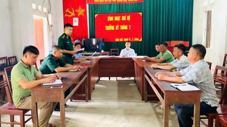 viec_dua_can_bo_bien_phong_giao_vien_can_bo_xa.ve_sinh_hoat_tai_cac_chi_bo_gop_phan_quan_trong_de_cung_co_to_chuc_dang_o_thon_ban_vung_cao_bien_gioi.jpg