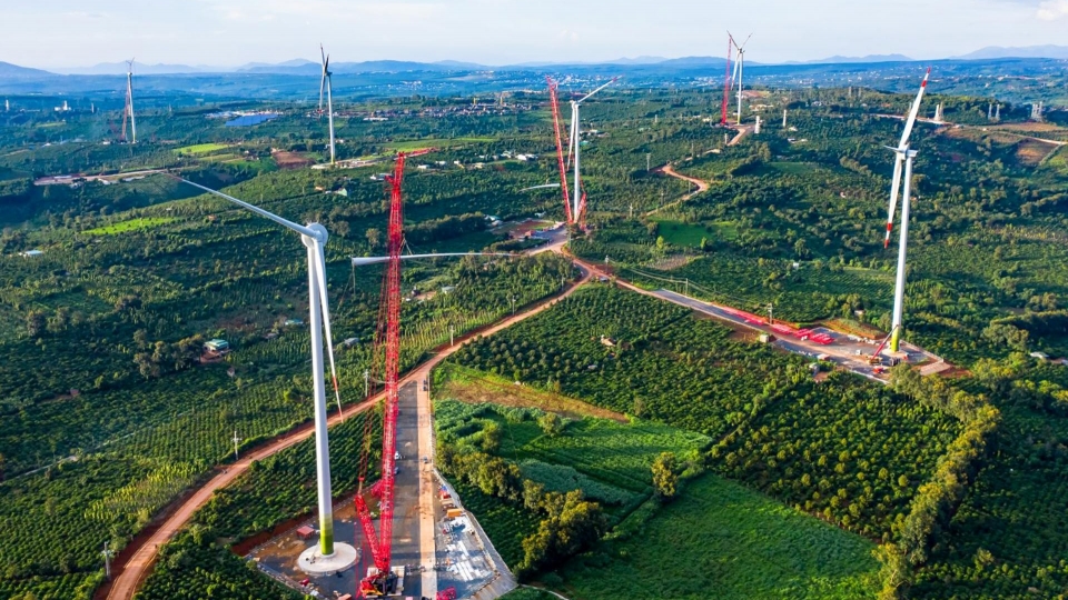voi_dien_tich_hon_13.000_km2_o_trung_tam_vung_tay_nguyen_va_tho_nhuong_dac_thu_dat_dai_la_loi_the_hang_dau_de_dak_lak_phat_trien_kinh_te._.jpg