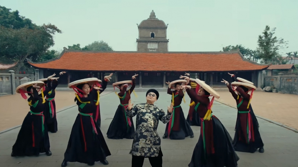 xuan_hinh_2_anh_trong_bai.png