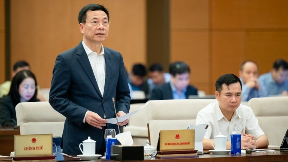15.4_nguyen_manh_hung_luat_khcn.jpg