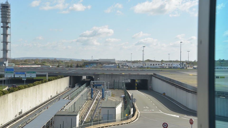 2 san bay Paris Charles de Gaulle, duong ham san bay -vov (4).JPG