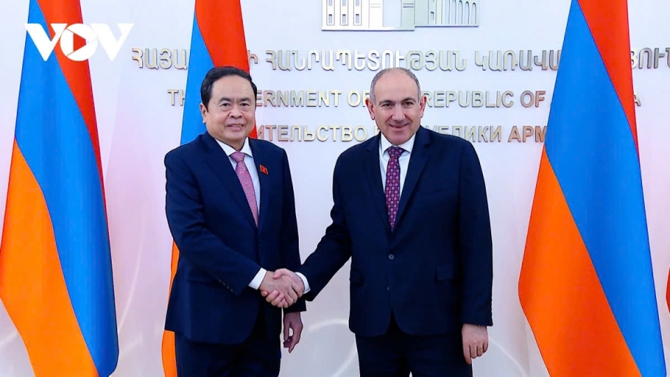 Armenian Prime Minister Nikol Pashinyan and visiting Vietnamese National Assembly Chairman Tran Thanh Man.jpg