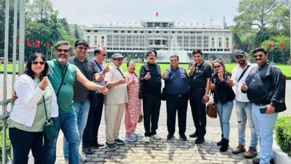 Indian tourists.jpg