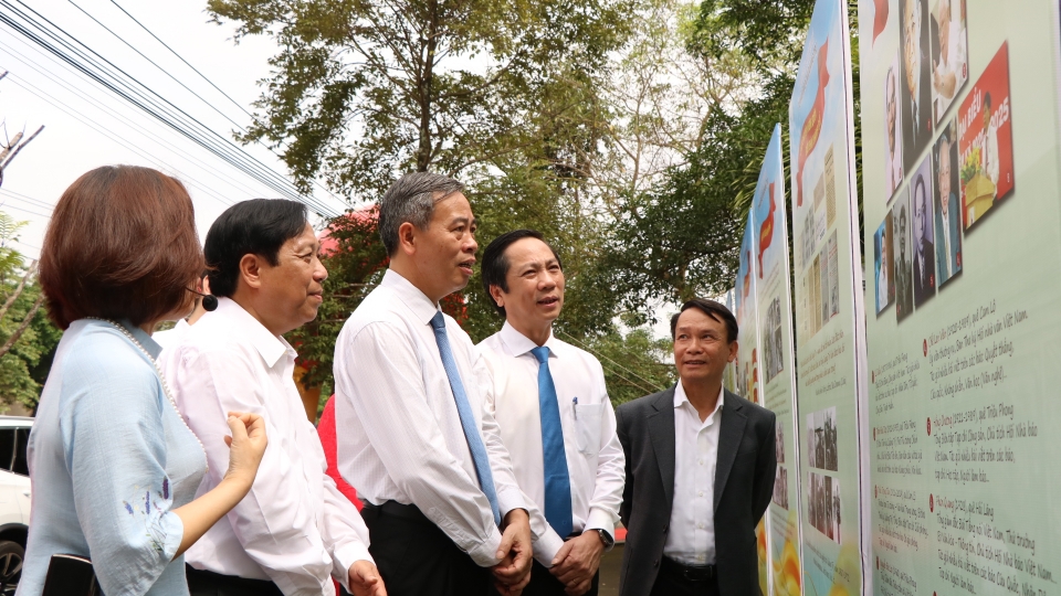 Không gian trưng bày theo nhiều chủ đề.JPG