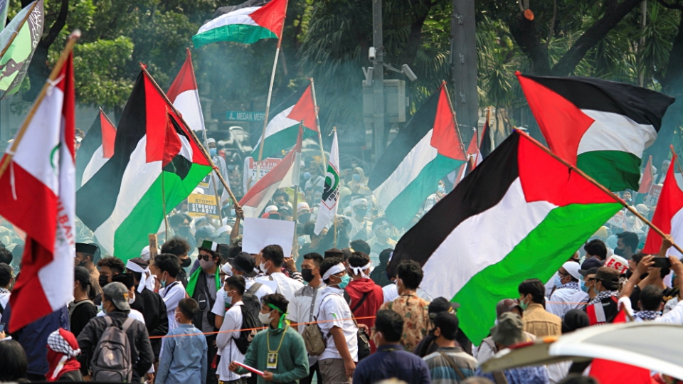 Một cuộc diễu hành ủng hộ người Palestine tại Indonesia- Nguồn Bernama.jpg
