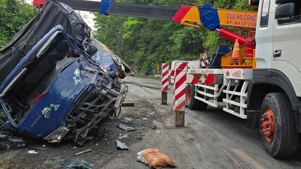 Tai nan giao thong lien hoan tren deo Bao Loc 4.jpg
