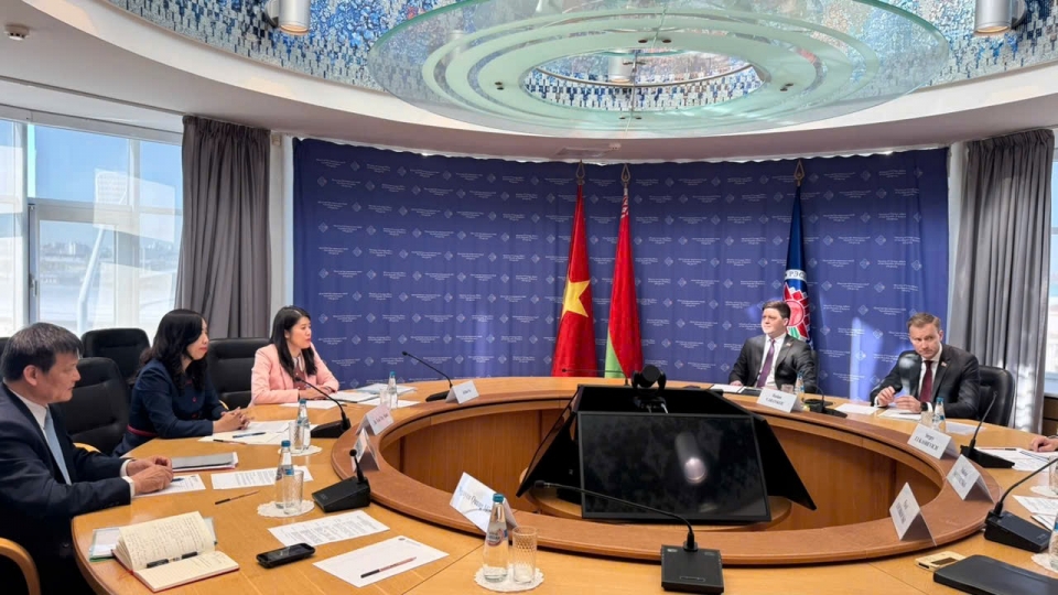 Tham vấn chính trị Việt Nam - Belarus do Thứ trưởng Lê Thị Thi Hằng và Thứ trưởng thứ Nhất Bộ Ngoại giao Belarus S. Lukashevich đồng chủ trì..jpg