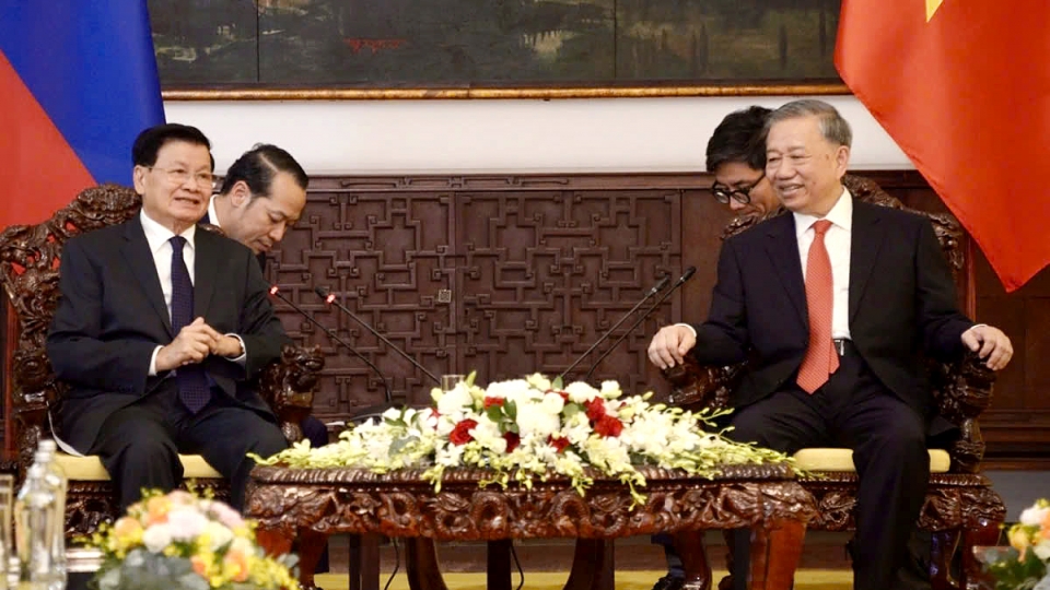 To Lam and Thongloun Sisoulith.jpg