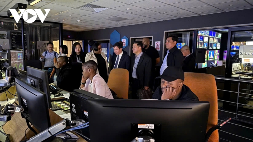 VOV Vice President Vu Hai Quang visits South African Broadcasting Corporation.jpg