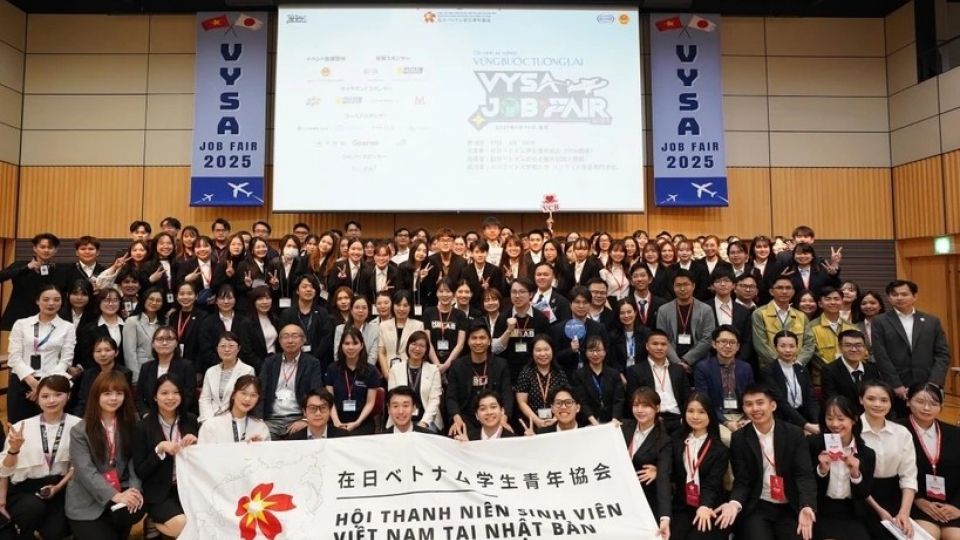 Young participants pose for a photo with business representatives at the event.jpg