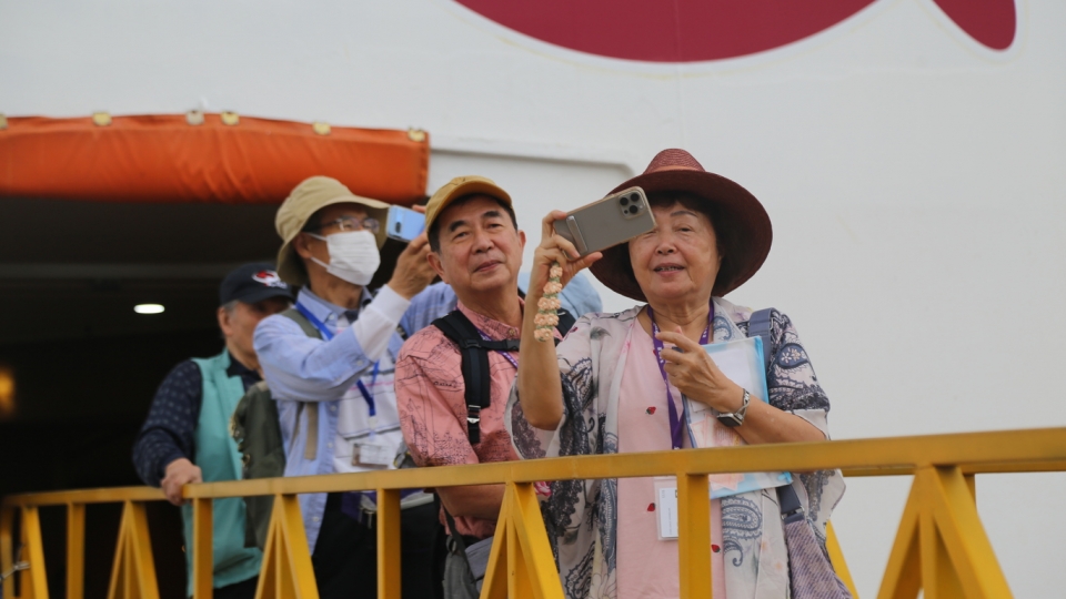 _day_cung_la_lan_dau_tien_tinh_quang_ninh_don_doan_khach_du_lich_bang_tau_bien_theo_hinh_thuc_charter_thue_nguyen_chuyen_dua_khach_du_lich_tu_nhat_ban_den_ha_long.jpg