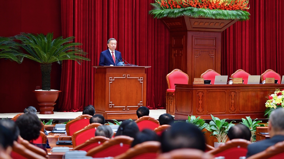 be_mac_hoi_nghi_trung_uong_11.6.jpg