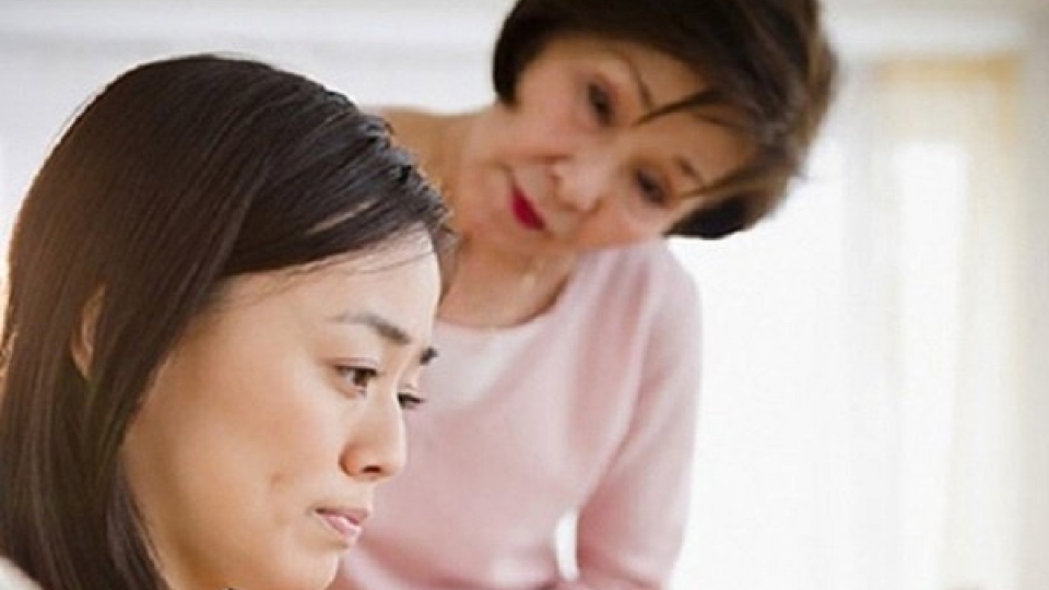 Tôi mới hơn 40 tuổi có nên đi bước nữa khi còn mẹ chồng, con nhỏ?