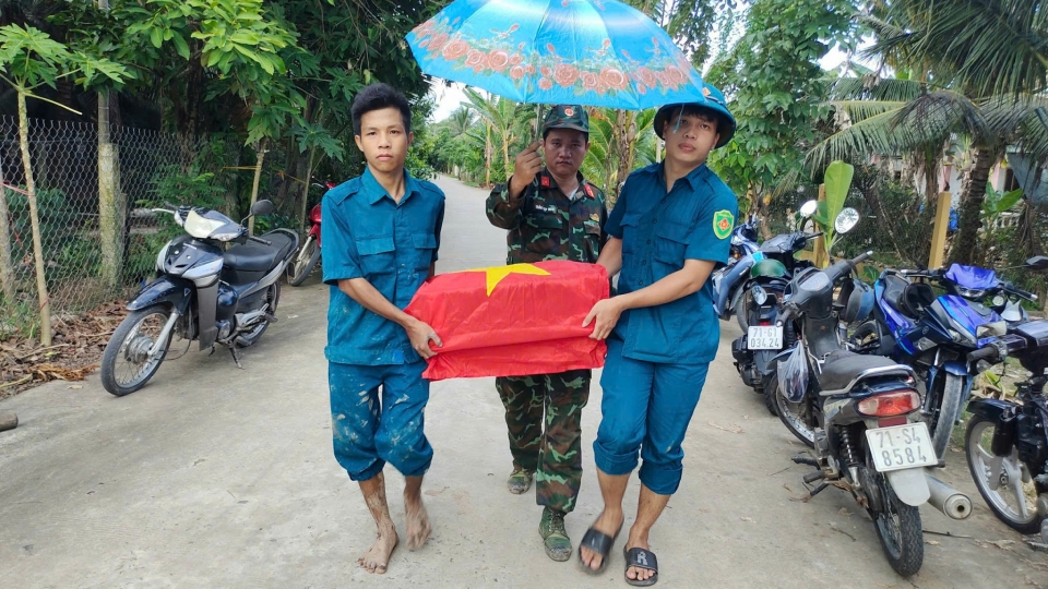 cac_hai_cot_liet_sy_duoc_dua_ve_an_tang_tai_nghia_trang_liet_sy.jpg