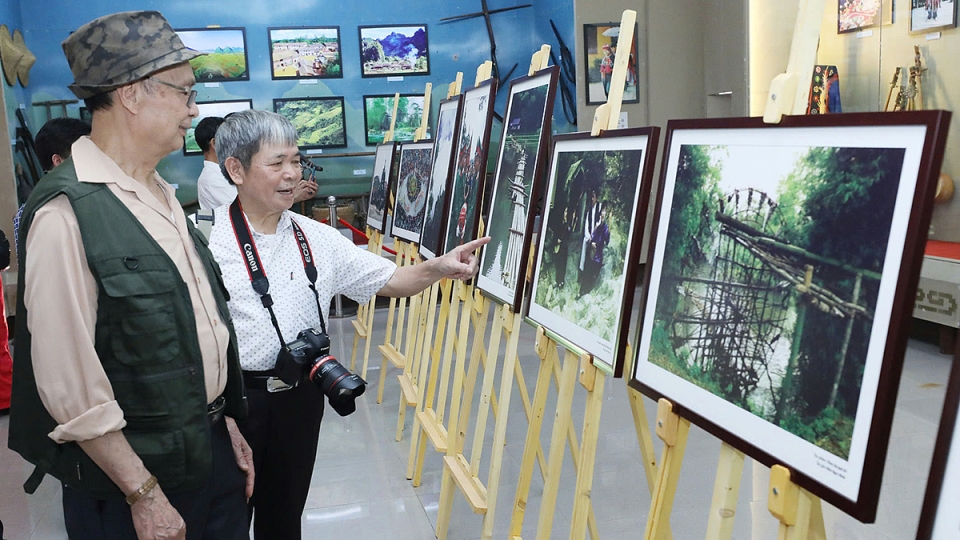 cac_tac_pham_da_dang_ve_phong_cach_hinh_thuc_the_hien_va_phan_anh_sinh_dong_ve_dep_con_nguoi_van_hoa_phong_canh_lang_son_va_nhung_thanh_tuu_trong_cong_cuoc_doi_moi_xay_dung_que_huong_dat_nuoc._.jpg