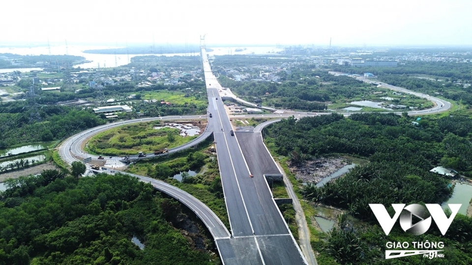 cau-binh-khanh-bac-qua-song-soai-rap-ket-noi-huyen-nha-be-voi-huyen-can-gio-van-dang-trong-qua-trinh-thi-cong-day-la-cay-cau-day-vang-lon-nhat-thuoc-du-an-cao-toc-ben-luc-long-thanh-0807.jpg