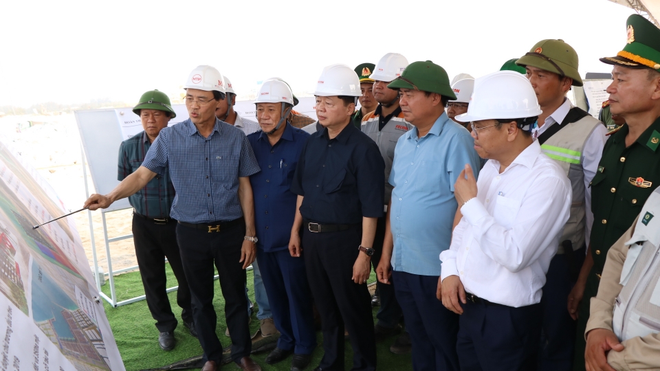 chu_dau_tu_bao_cao_tien_do_thi_cong_du_an_khu_ben_cang_my_thuy.jpg