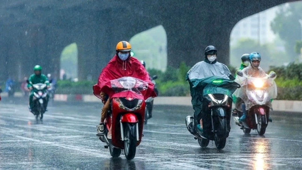 cold air mass brings heavy rain to large parts of Vietnam 1.jpg